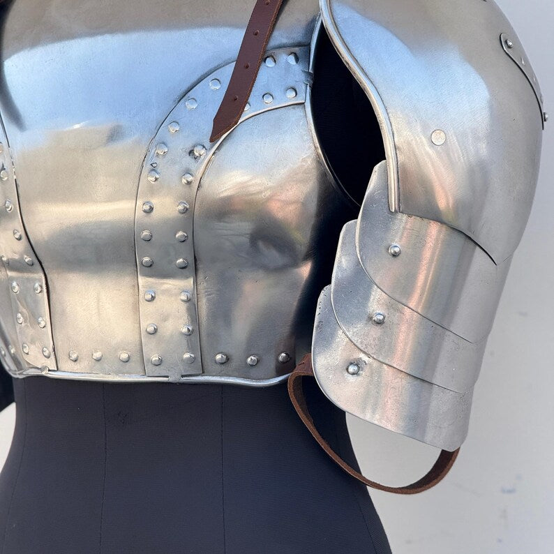 Adjustable Leather Straps on Ciri Witcher Armor Suit - Ensuring Comfort and Fit for All Sizes
