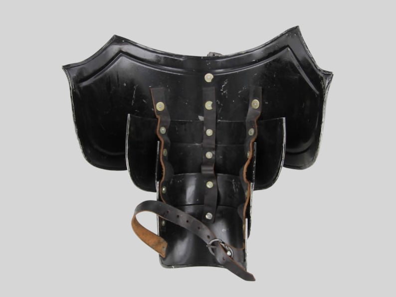 Gift item fantasy shoulder armor for LARP and medieval cosplay