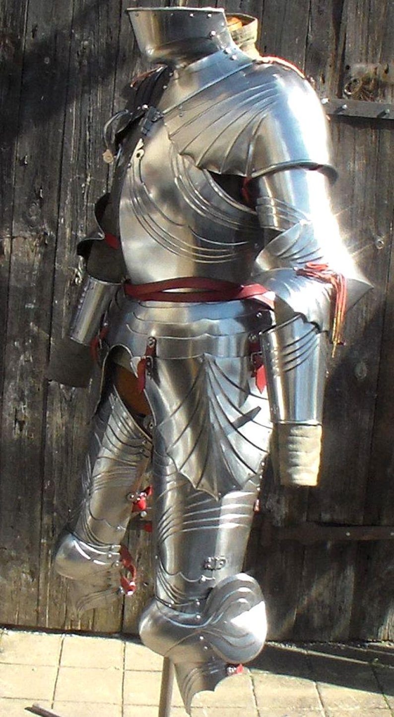 Side profile of Handmade Medieval Gothic Half Armor Suit with fluted steel detailing
