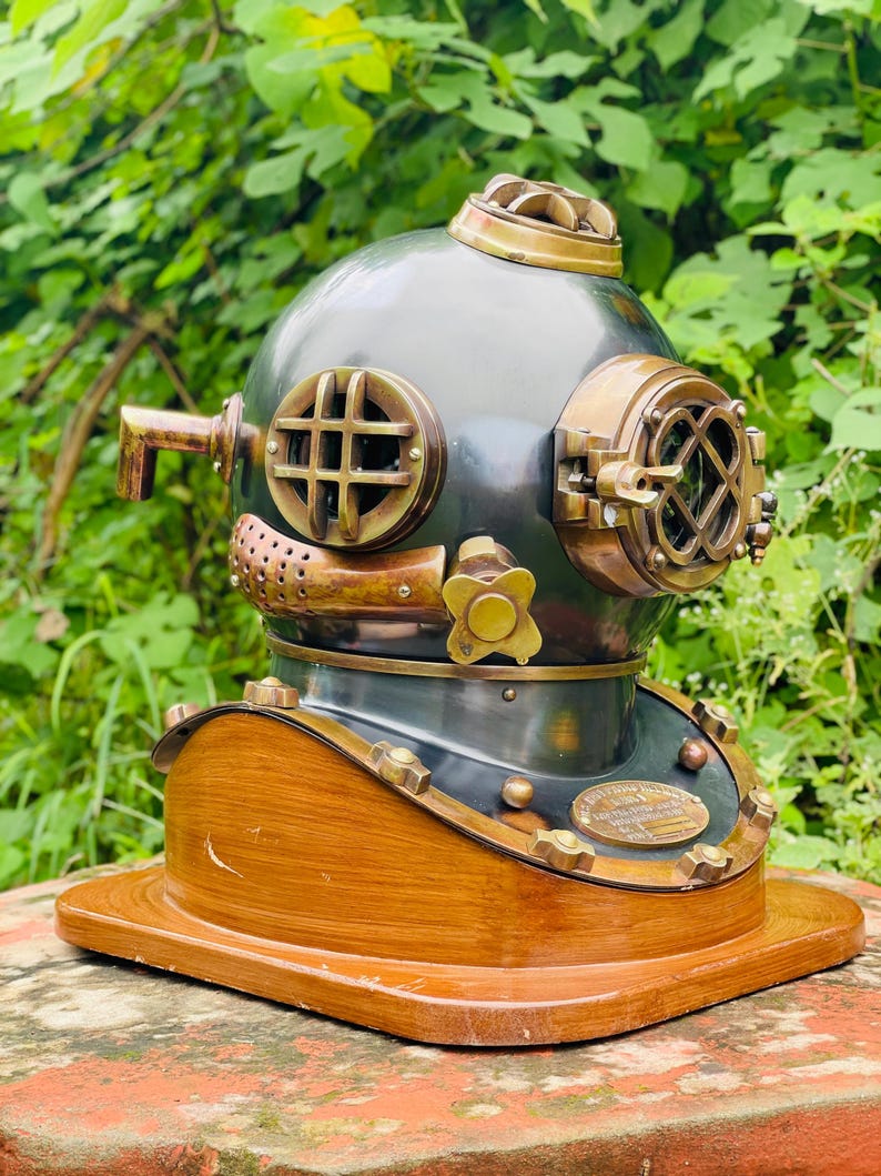 Heavy Marine Divers Helmet vintage style for maritime collections