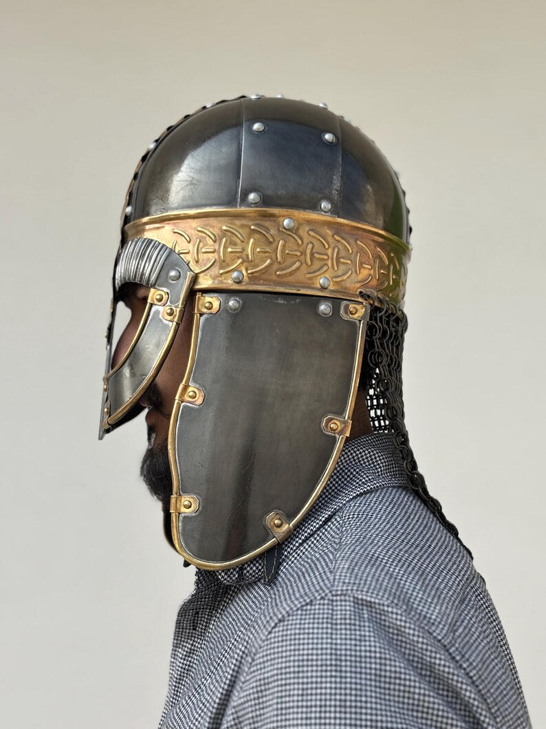 Mittelalterlicher Wikingerhelm mit Kettenhemd auf der Rückseite – LARP, Halloweenkostüm & Geschenk