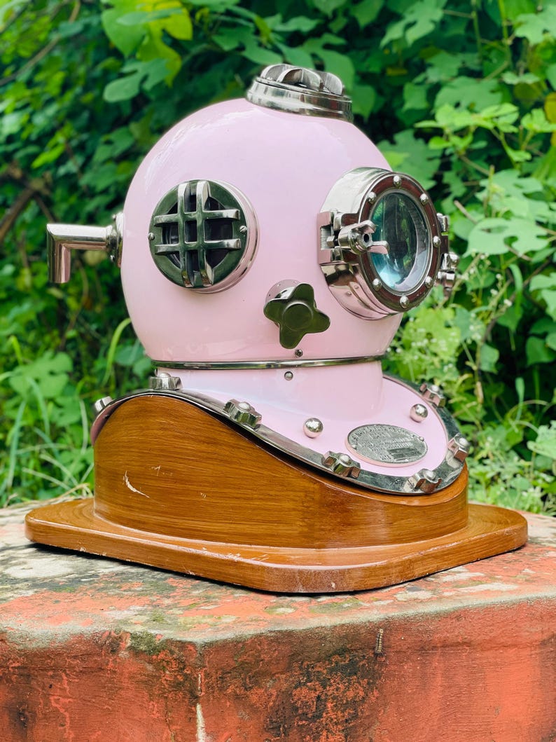 Maritime Deep Sea Helmet ideal for nautical-themed rooms
