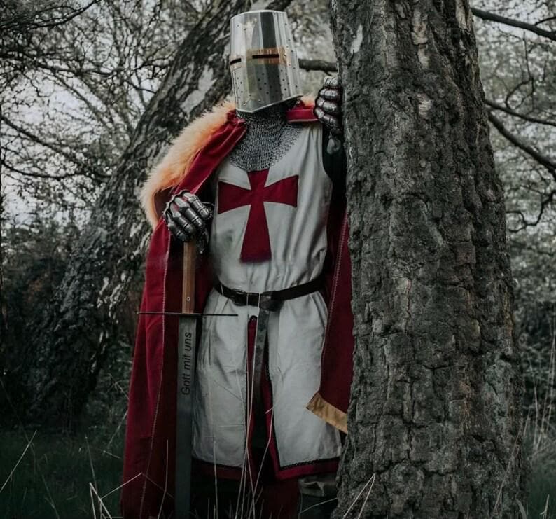 Medieval Templar armor set ideal for LARP, cosplay, or historical reenactments.