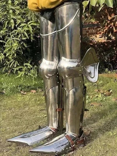 Complete medieval cosplay leg armor gift set – wearable and handcrafted.