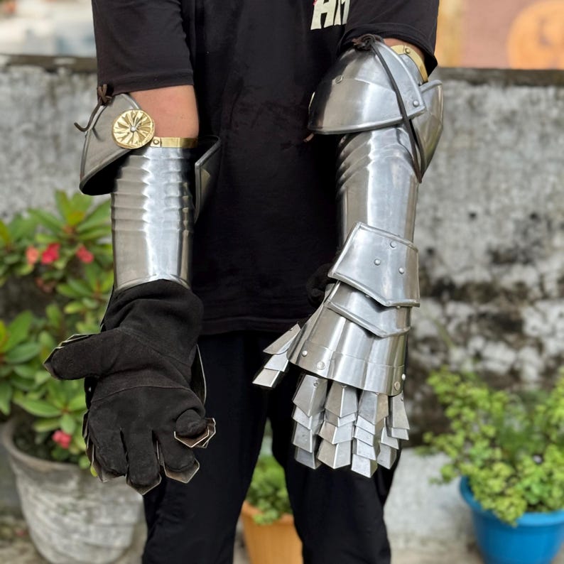 Medieval gauntlets with claw-inspired design perfect for cosplay and Renaissance fairs