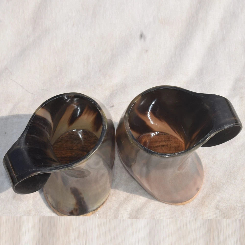 Boccale da birra in corno vichingo fatto a mano Artisans Hub con fondo in legno massello - Set di 2