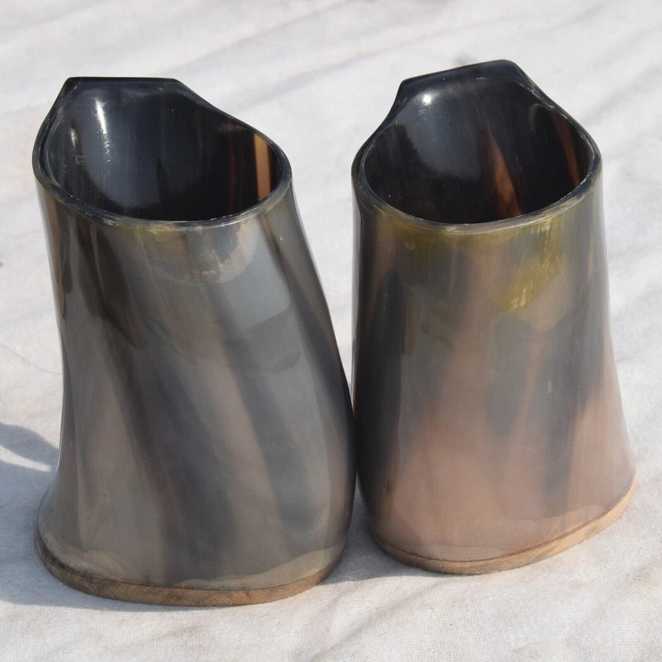 Boccale da birra in corno vichingo fatto a mano Artisans Hub con fondo in legno massello - Set di 2
