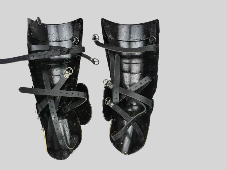 Side profile of articulated Polish Winged Hussar Leg Armor with swivel rivet design