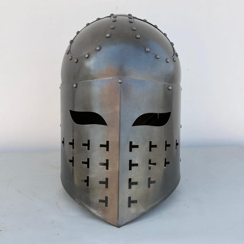 Templar knight helmet side view – medieval helmet with Spangen design for LARP and costume