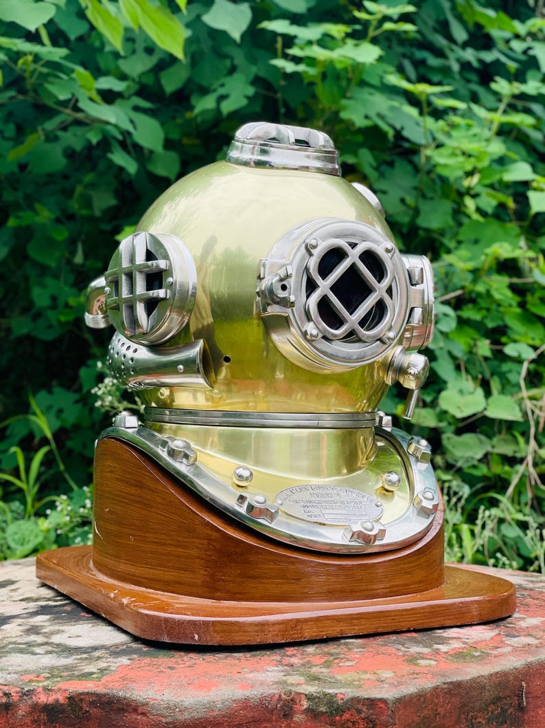 Vintage marine diving helmet ideal for tabletop decorative display