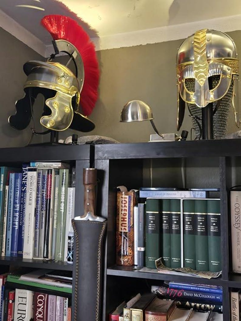 Fully wearable Roman helmet suitable for men and women for reenactments