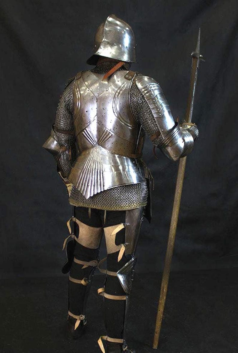 15th-Century Medieval Armor with Hourglass Gauntlets