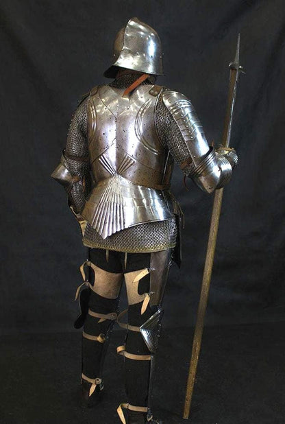 15th-Century Medieval Armor with Hourglass Gauntlets