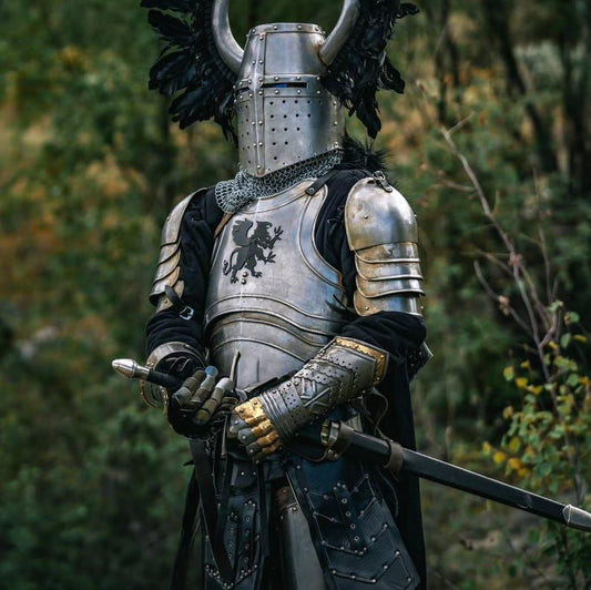Front view of Elite Templar Griffin Knight Armor Suit with horned helmet and lion crest
