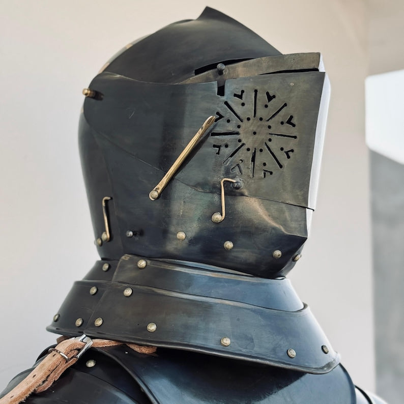 Battle-Ready Knight Armor Suit - Durable and Adjustable Armor Set for Cosplay and Historical Reenactments