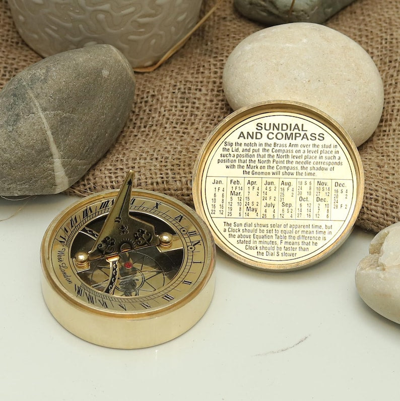 Brass sundial compass placed in a green velvet-lined wooden box – ideal for keepsakes.