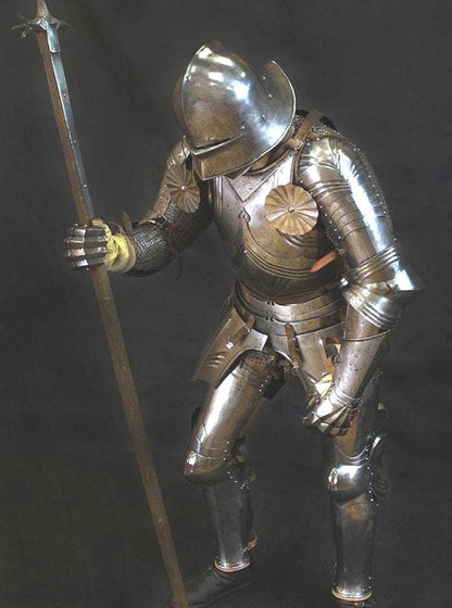 Gothic Knight Armor with Fluted Pauldrons and Besagews