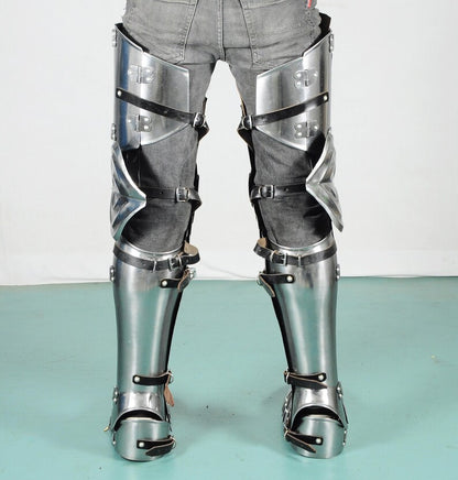 Medieval Steel Leg Armor – Detailed View of Greaves, Cuisses & Sabatons for Collectors and Cosplay