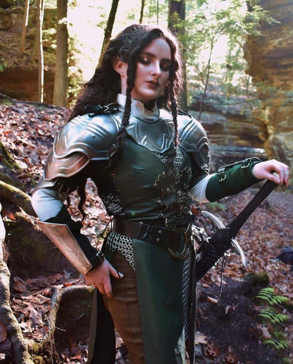 Complete Iron Rose lady knight armor set styled for fantasy cosplay, LARP, or theatrical performance, blending elegance and power.

