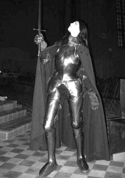 Lady warrior full armor suit for LARP and cosplay with sword and gauntlets