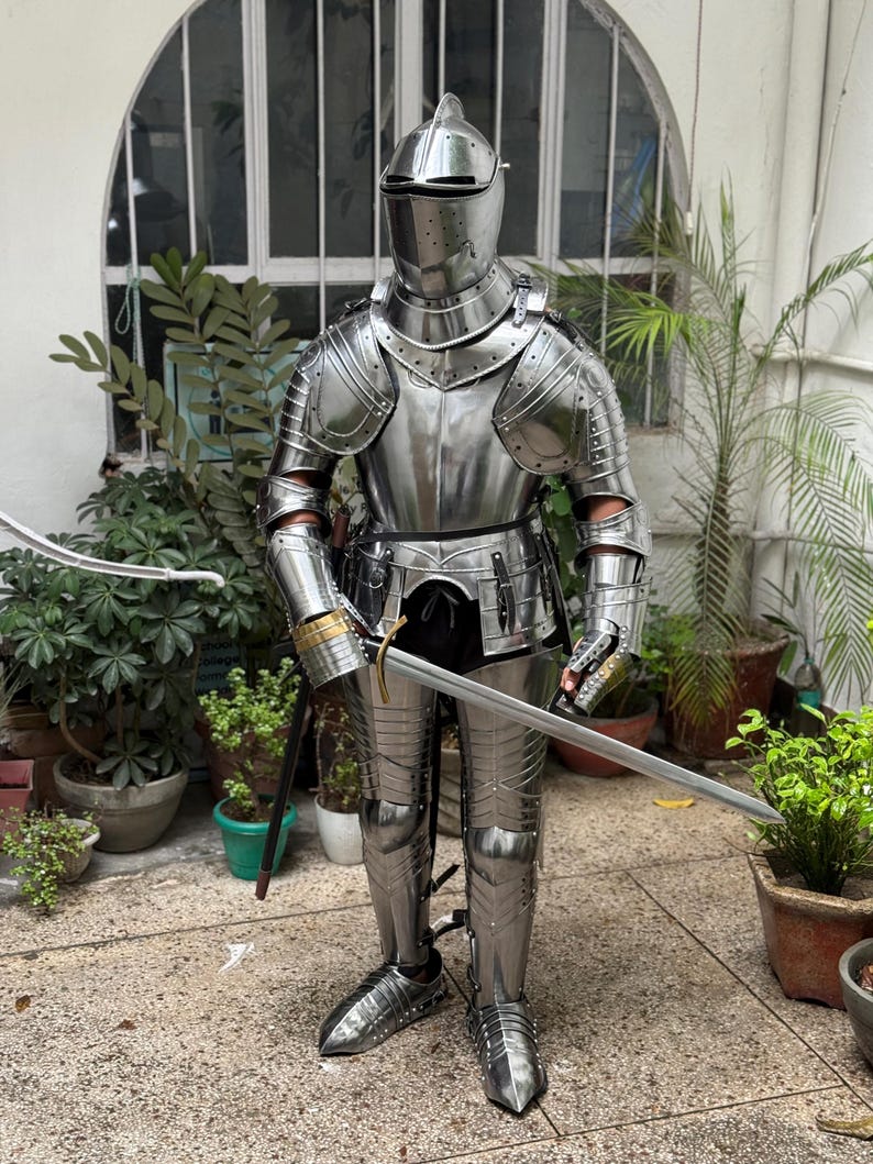 Side view of medieval cosplay armor worn for LARP events – adjustable and battle-ready