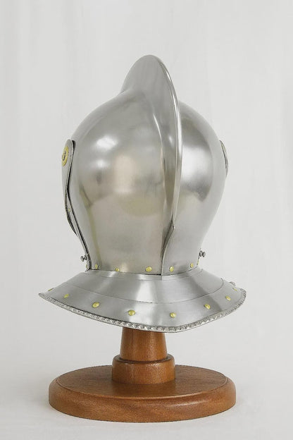 Medieval European Close Helmet with free leather liner – Display or cosplay armor