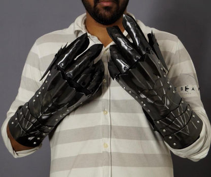 Medieval-style spiked pauldrons forged in blackened steel, part of the Nazgûl cosplay set inspired by The Lord of the Rings.

