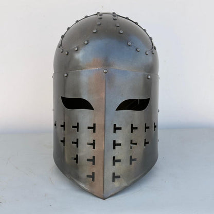 Templar knight helmet side view – medieval helmet with Spangen design for LARP and costume
