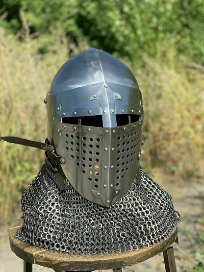 Wearable medieval helmet with chainmail, ideal for HMB, LARP, cosplay, and historical reenactments